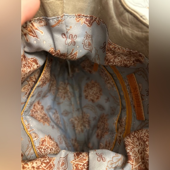 Hobo Vintage Chaz Cobblestone Shoulder Bag Tan Leather - Picture 2 of 5